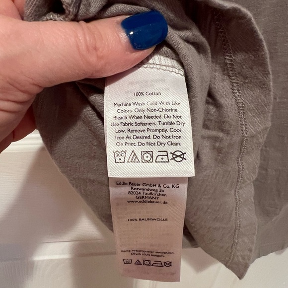 Eddie Bauer ladies short sleeve blouse. Gray color. Size XL - Picture 3 of 3